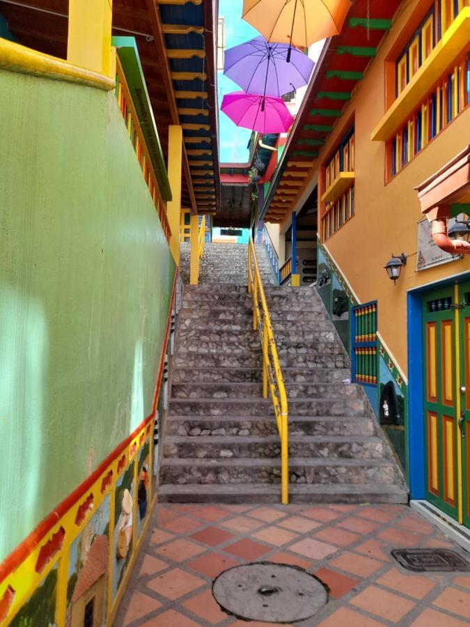 el nuevo guatape campestre a 5 minutos del malecon y 10 minutos la piedra totalmente nuevos parqueo privado Apartamento Exterior foto