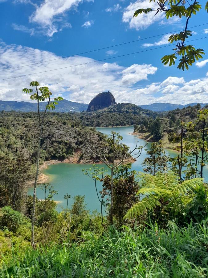 el nuevo guatape campestre a 5 minutos del malecon y 10 minutos la piedra totalmente nuevos parqueo privado Apartamento Exterior foto